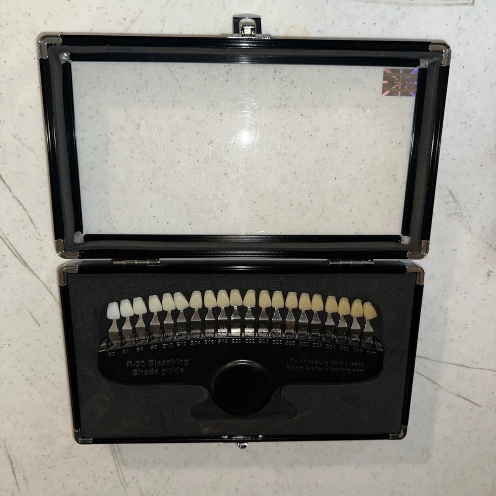 R-20‎ Dental Tooth Shade Guide & Case